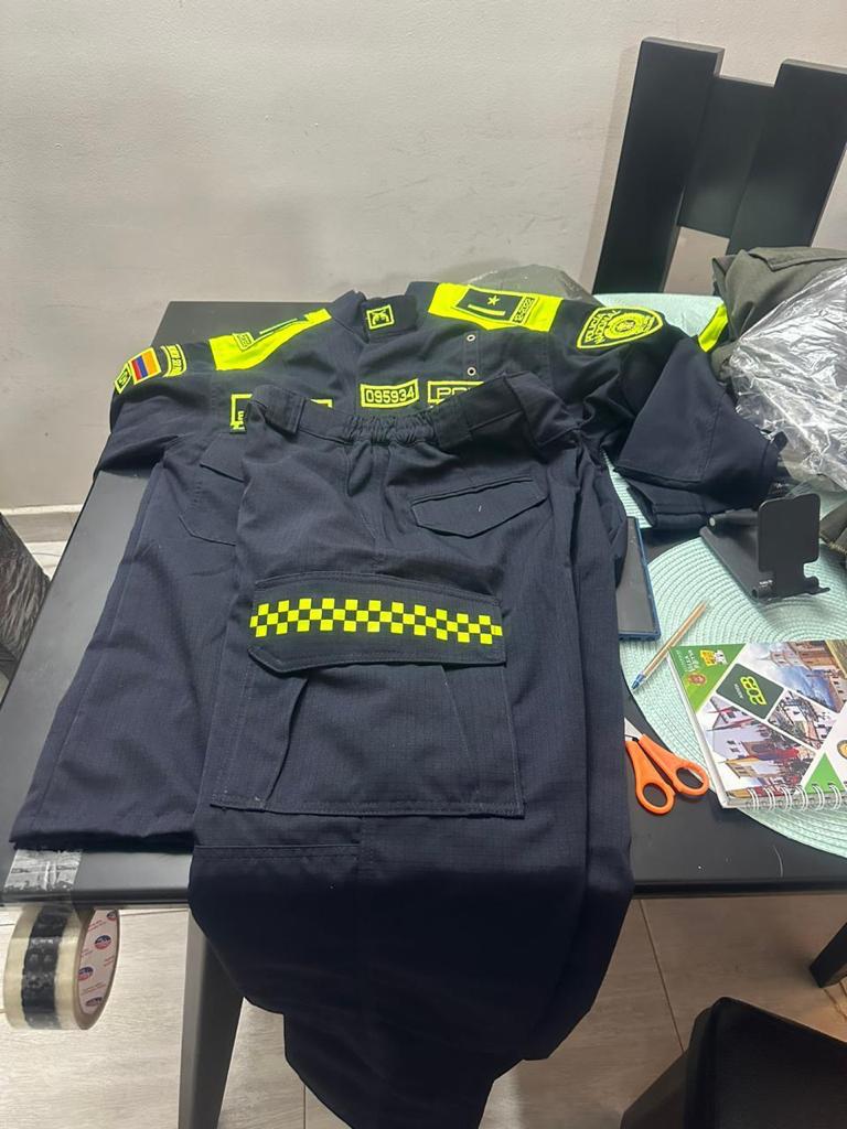 Uniforme No.4 azul dos piezas (guerrera y pantalón)